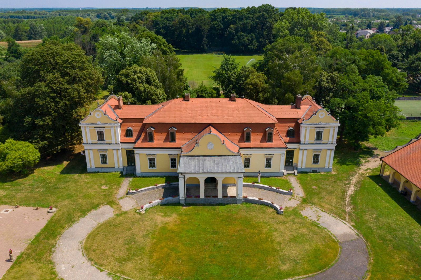 Tuzséri Lónyay-kastély 