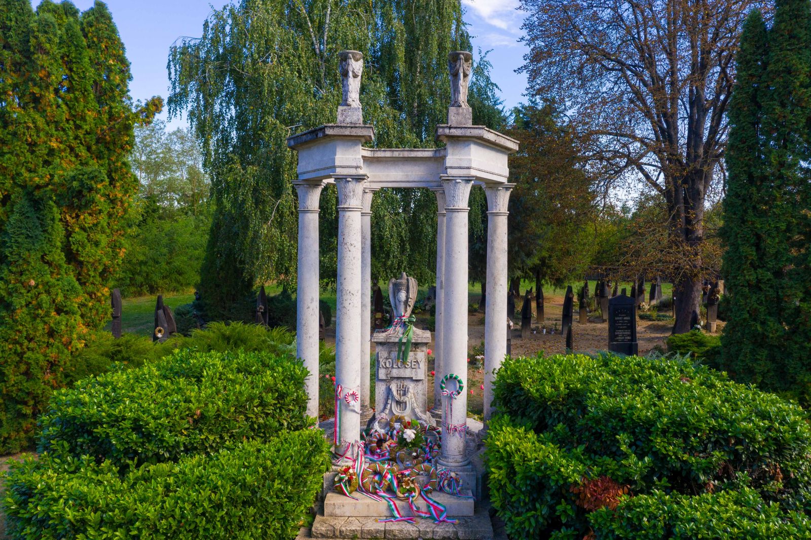 Kölcsey Ferenc, a Himnusz költőjének síremléke és emlékezete Szatmárcsekén 