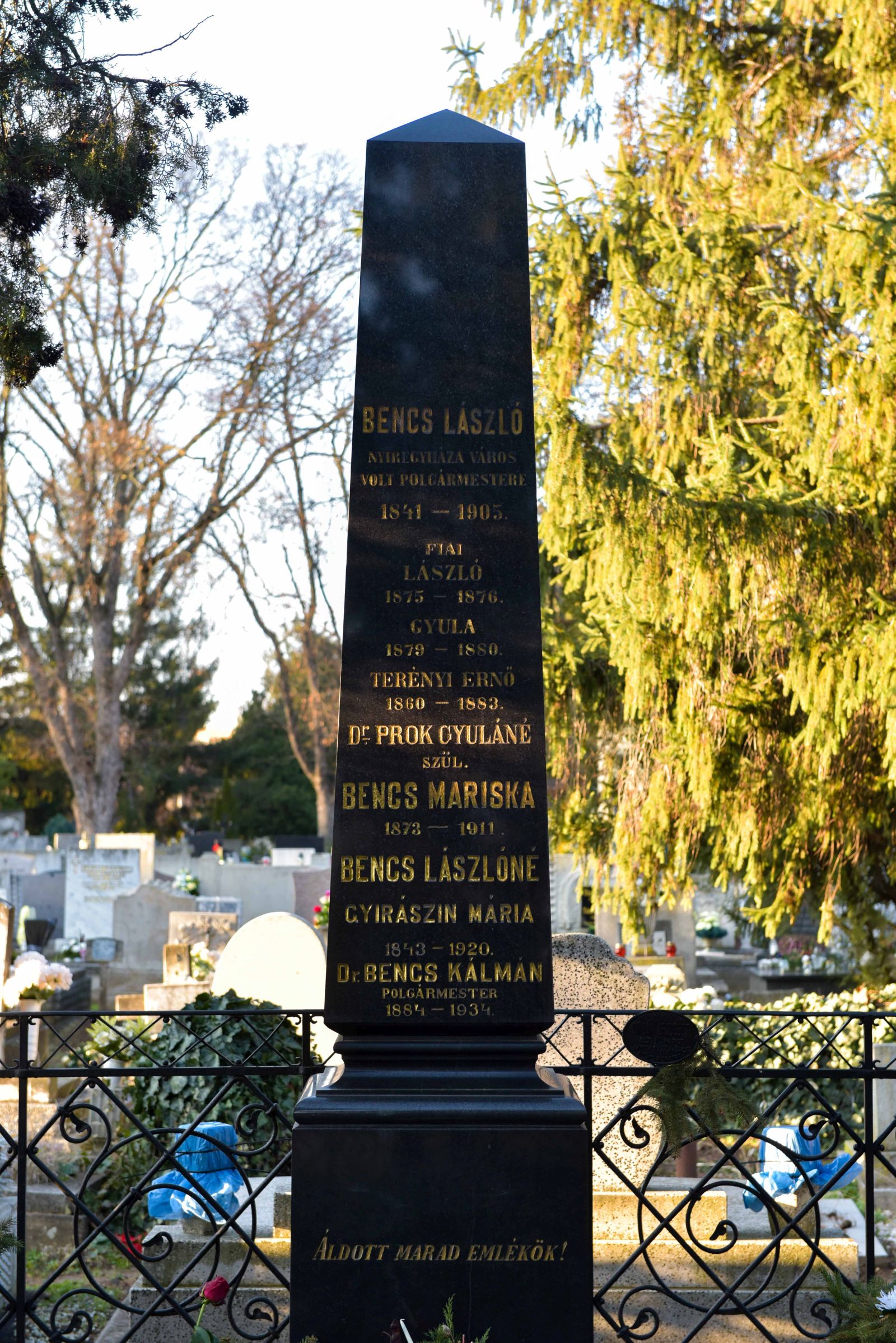 Szabolcsi, szatmári és beregi fő- és alispáni, valamint nyíregyházi polgármesteri sírok, síremlékek 